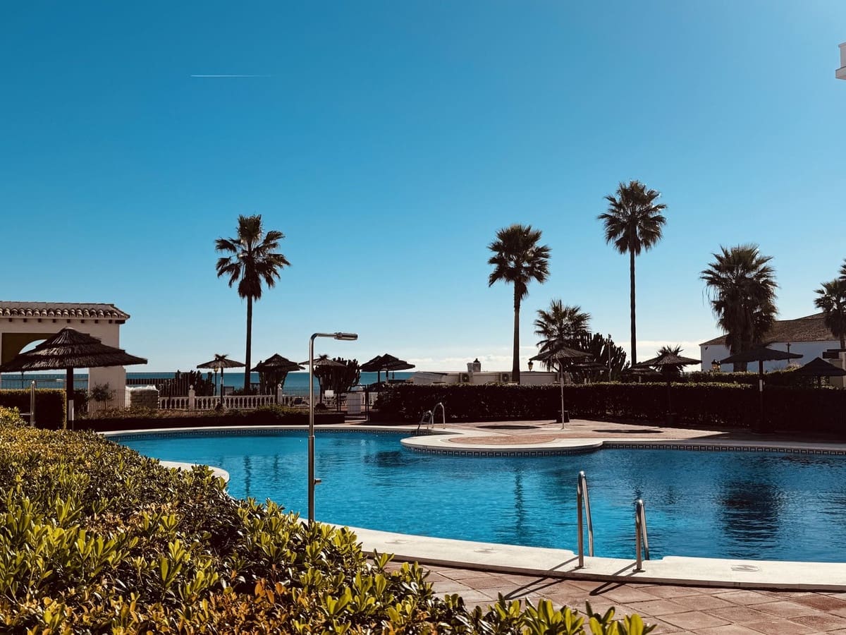 2 chambre Appartement à vendre à La Duquesa / Puerto de la Duquesa avec piscine garage - 380 000 € (Ref: 9550186)