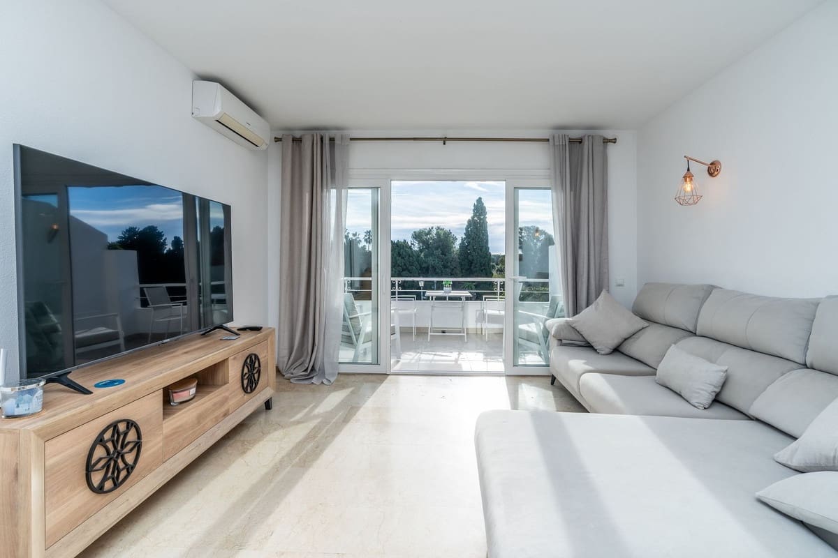 2 Zimmer Apartment zu verkaufen in El Paraiso mit Pool - 375.000 € (Ref: 9550188)