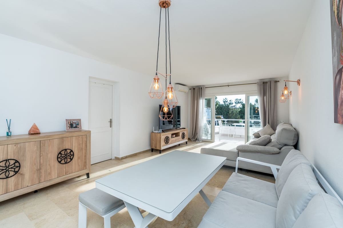 2 Zimmer Apartment zu verkaufen in El Paraiso mit Pool - 375.000 € (Ref: 9550188)