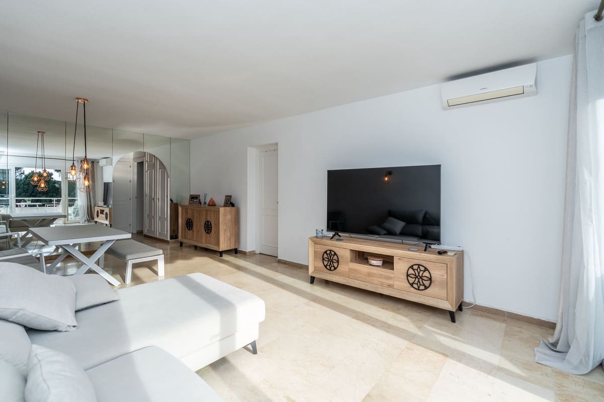 2 Zimmer Apartment zu verkaufen in El Paraiso mit Pool - 375.000 € (Ref: 9550188)