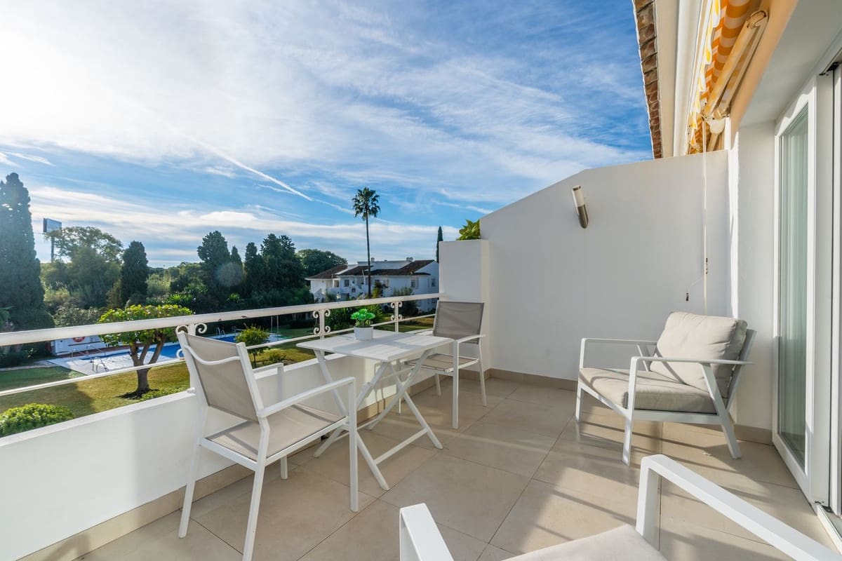 2 Zimmer Apartment zu verkaufen in El Paraiso mit Pool - 375.000 € (Ref: 9550188)