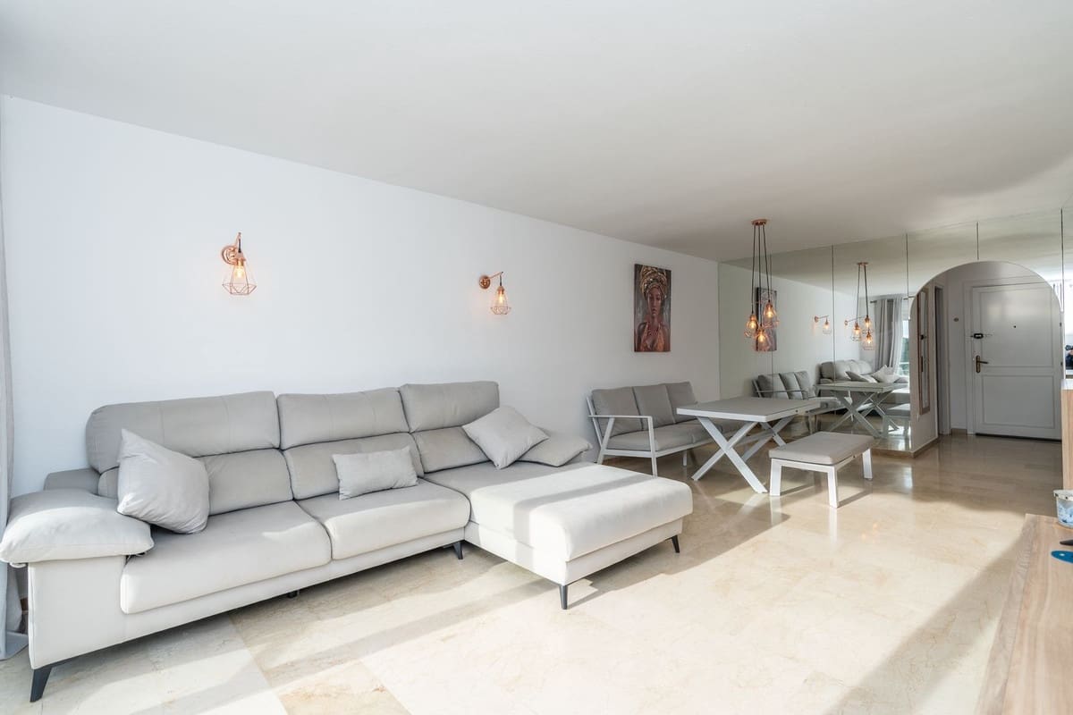 2 Zimmer Apartment zu verkaufen in El Paraiso mit Pool - 375.000 € (Ref: 9550188)