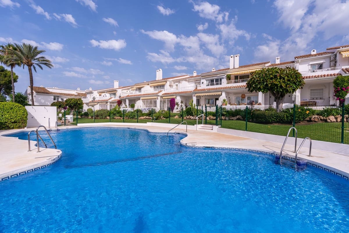 2 Zimmer Apartment zu verkaufen in El Paraiso mit Pool - 375.000 € (Ref: 9550188)