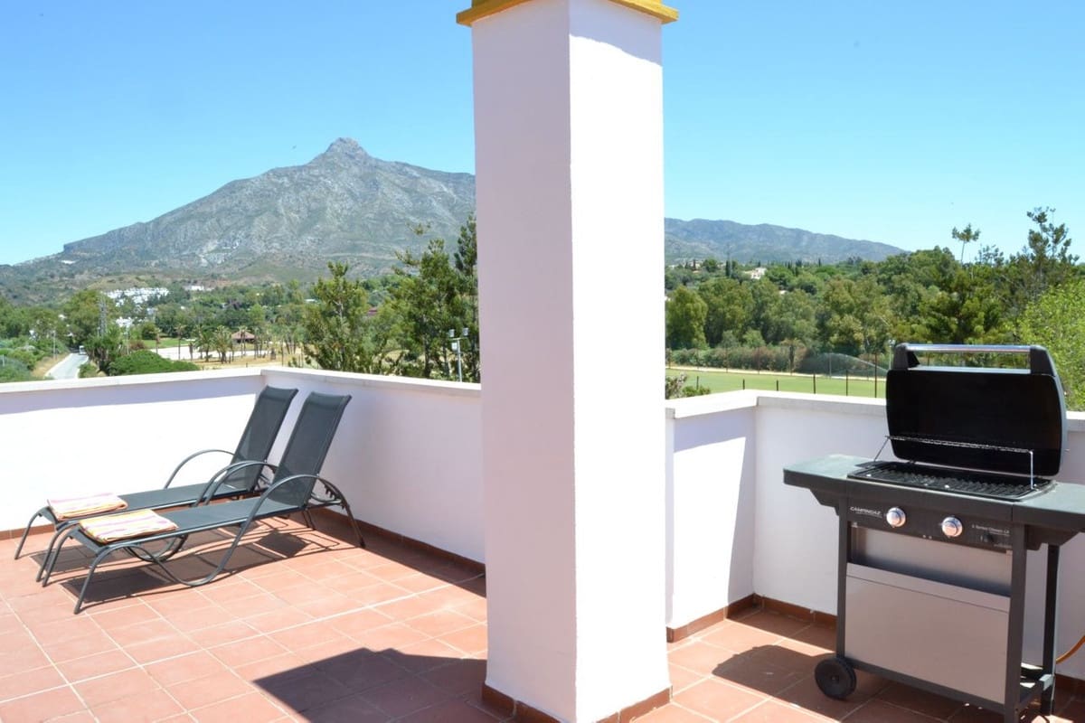 2 chambre Penthouse à vendre à Nueva Andalucia avec piscine - 525 000 € (Ref: 9550346)