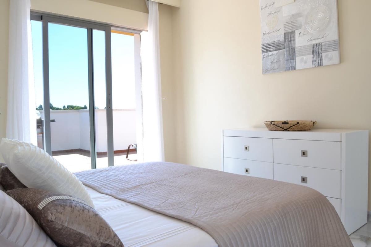 2 chambre Penthouse à vendre à Nueva Andalucia avec piscine - 525 000 € (Ref: 9550346)