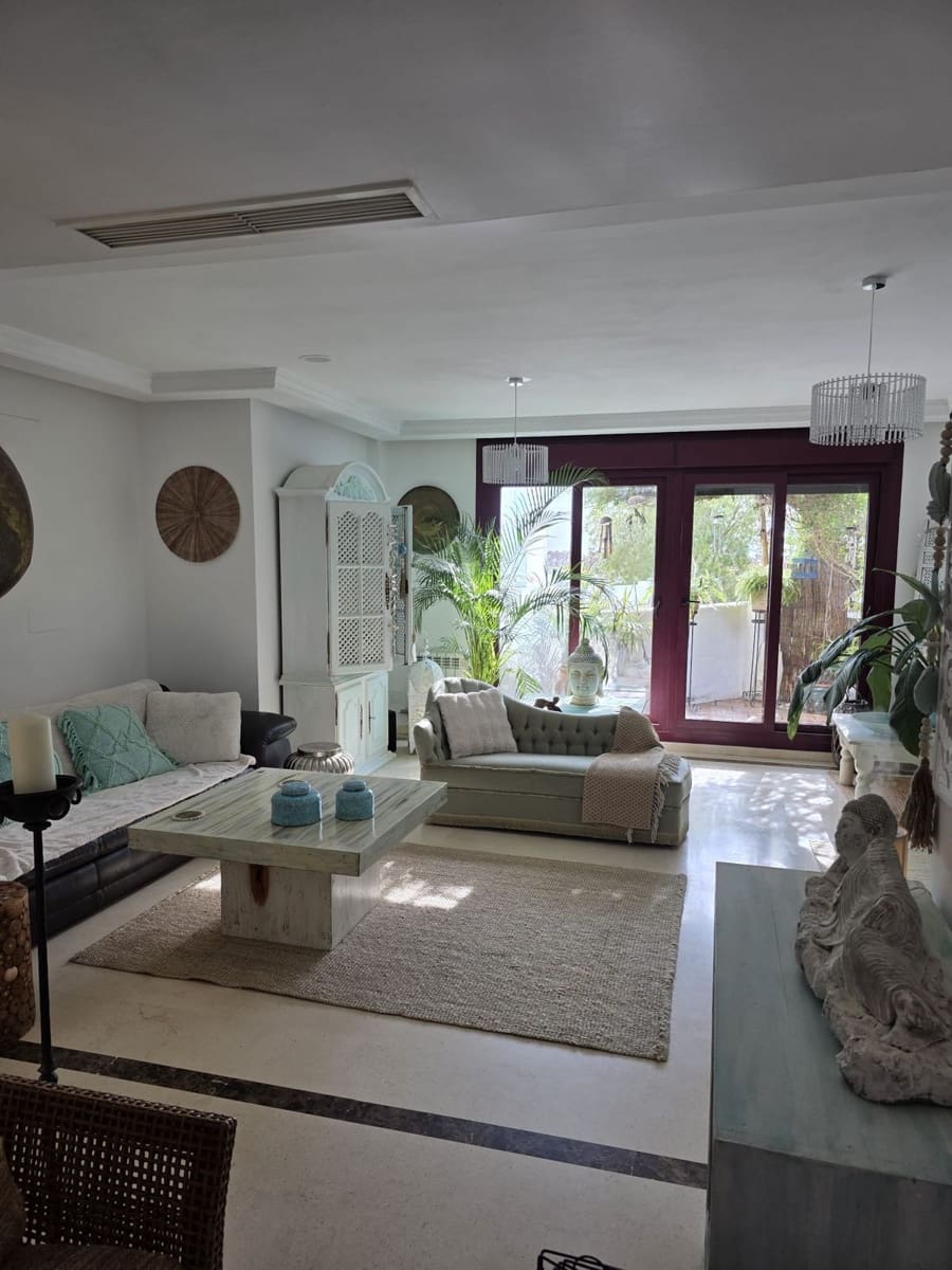 3 Zimmer Apartment zu verkaufen in Bahia de Casares mit Pool Garage - 385.000 € (Ref: 9550351)