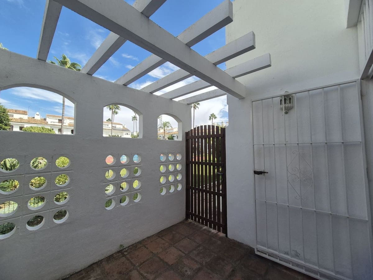 4 slaapkamer Huis te koop in Guadalmina met zwembad - € 570.000 (Ref: 9551975)