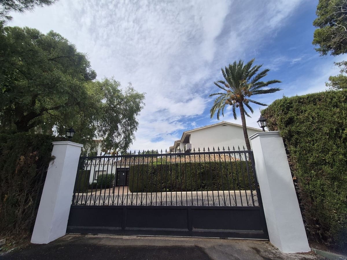 4 slaapkamer Huis te koop in Guadalmina met zwembad - € 570.000 (Ref: 9551975)