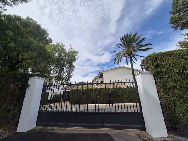 4 slaapkamer Huis te koop in Guadalmina Baja, Marbella met zwembad - € 570.000 (Ref: 9551975)