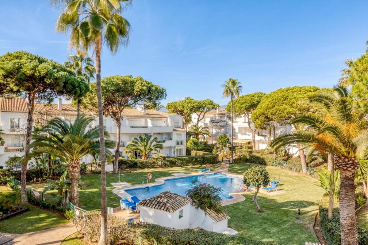 2 chambre Penthouse à vendre à Estepona avec piscine - 569 000 € (Ref: 9551976)