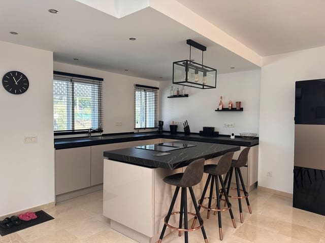 2 chambre Appartement à vendre à New Golden Mile, Estepona avec piscine garage - 565 000 € (Ref: 9551977)