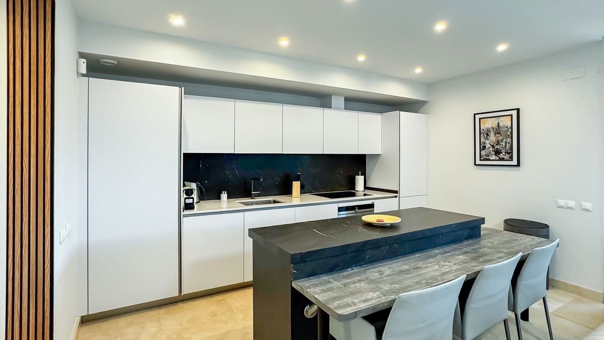 2 makuuhuone Huoneisto myytävänä paikassa Cabopino mukana uima-altaan 
autotalli - 590 000 € (Ref: 9553222)