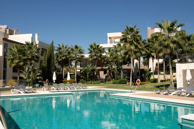 2 makuuhuone Huoneisto myytävänä paikassa Cabopino, Marbella mukana uima-altaan 
autotalli - 590 000 € (Ref: 9553222)