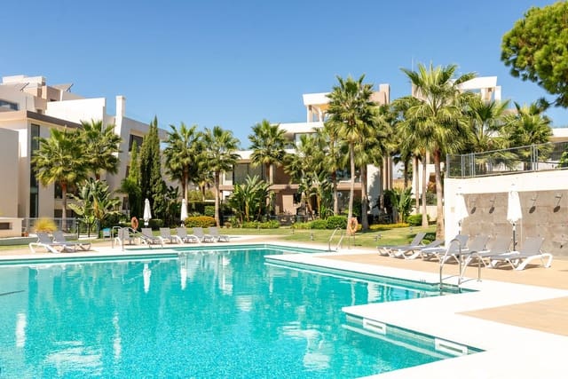 2 makuuhuone Huoneisto myytävänä paikassa Cabopino, Marbella mukana uima-altaan 
autotalli - 590 000 € (Ref: 9553222)