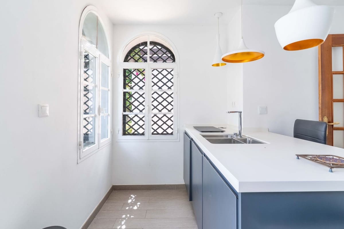 3 soveværelse Byhus til salg i Nueva Andalucia med swimmingpool - € 499.999 (Ref: 9556146)