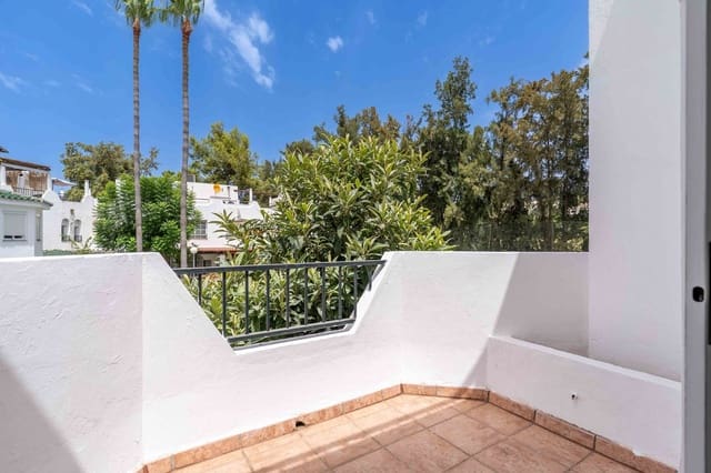3 soveværelse Byhus til salg i Nueva Andalucia, Marbella med swimmingpool - € 499.999 (Ref: 9556146)
