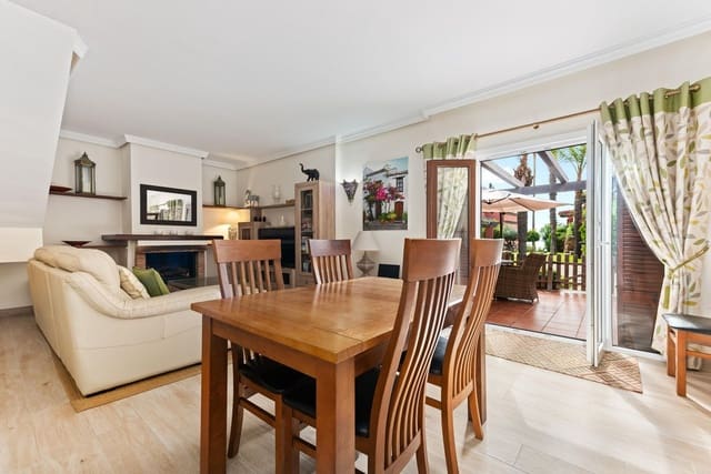 2 quarto Casa em Banda para venda em Estepona com piscina - 595 000 € (Ref: 9556148)