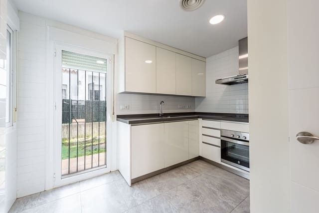 3 slaapkamer Huis te koop in Nueva Andalucia, Marbella met zwembad - € 589.000 (Ref: 9556208)