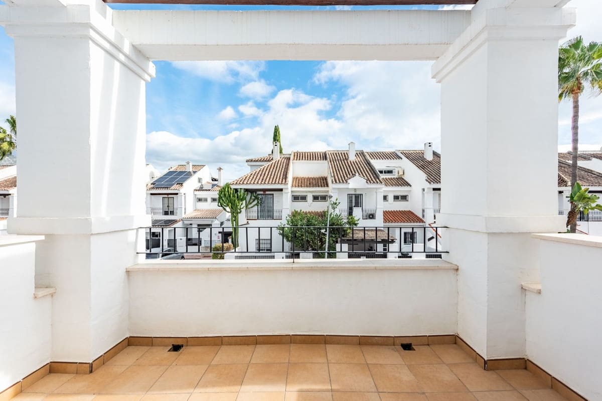 3 slaapkamer Huis te koop in Nueva Andalucia met zwembad - € 589.000 (Ref: 9556208)