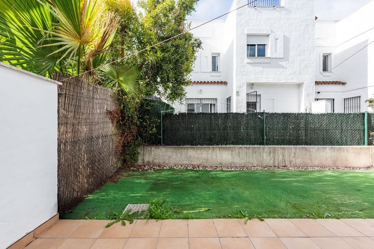 3 slaapkamer Huis te koop in Nueva Andalucia met zwembad - € 589.000 (Ref: 9556208)
