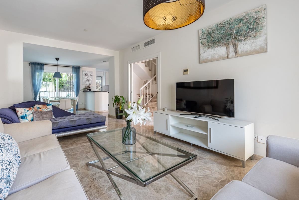 3 slaapkamer Huis te koop in Nueva Andalucia met zwembad - € 599.000 (Ref: 9557345)