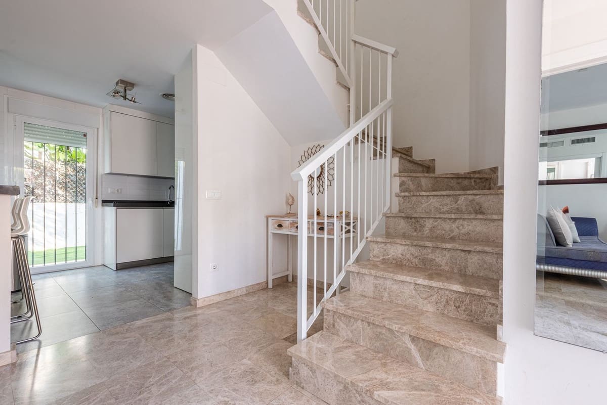 3 slaapkamer Huis te koop in Nueva Andalucia met zwembad - € 599.000 (Ref: 9557345)