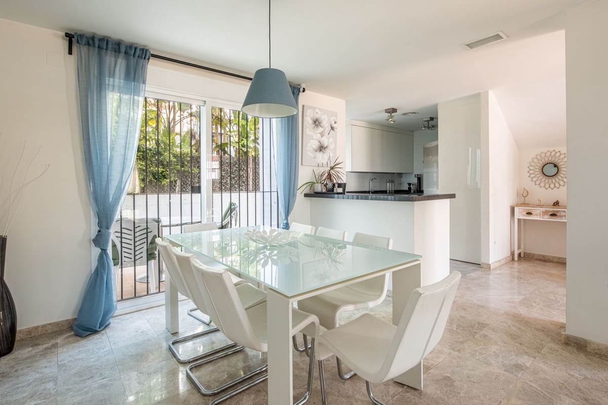 3 slaapkamer Huis te koop in Nueva Andalucia met zwembad - € 599.000 (Ref: 9557345)