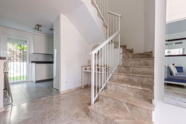 3 Zimmer Haus zu verkaufen in Nueva Andalucia, Marbella mit Pool - 599.000 € (Ref: 9557345)