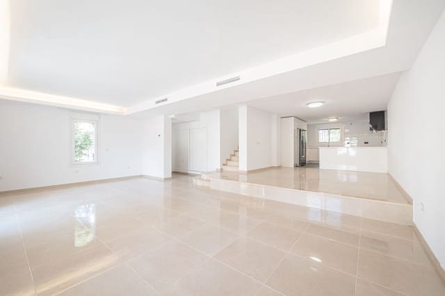 3 Zimmer Haus zu verkaufen in Nueva Andalucia, Marbella mit Pool Garage - 699.000 € (Ref: 9557396)