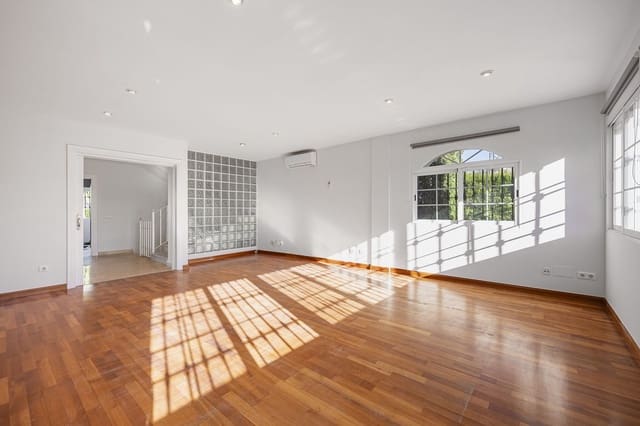 4 soveværelse Byhus til salg i Nueva Andalucia, Marbella med swimmingpool garage - € 645.000 (Ref: 9557397)