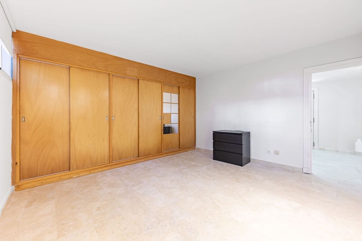 4 soveværelse Byhus til salg i Nueva Andalucia med swimmingpool garage - € 645.000 (Ref: 9557397)