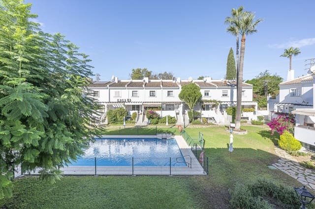 4 soveværelse Byhus til salg i Nueva Andalucia, Marbella med swimmingpool garage - € 645.000 (Ref: 9557397)
