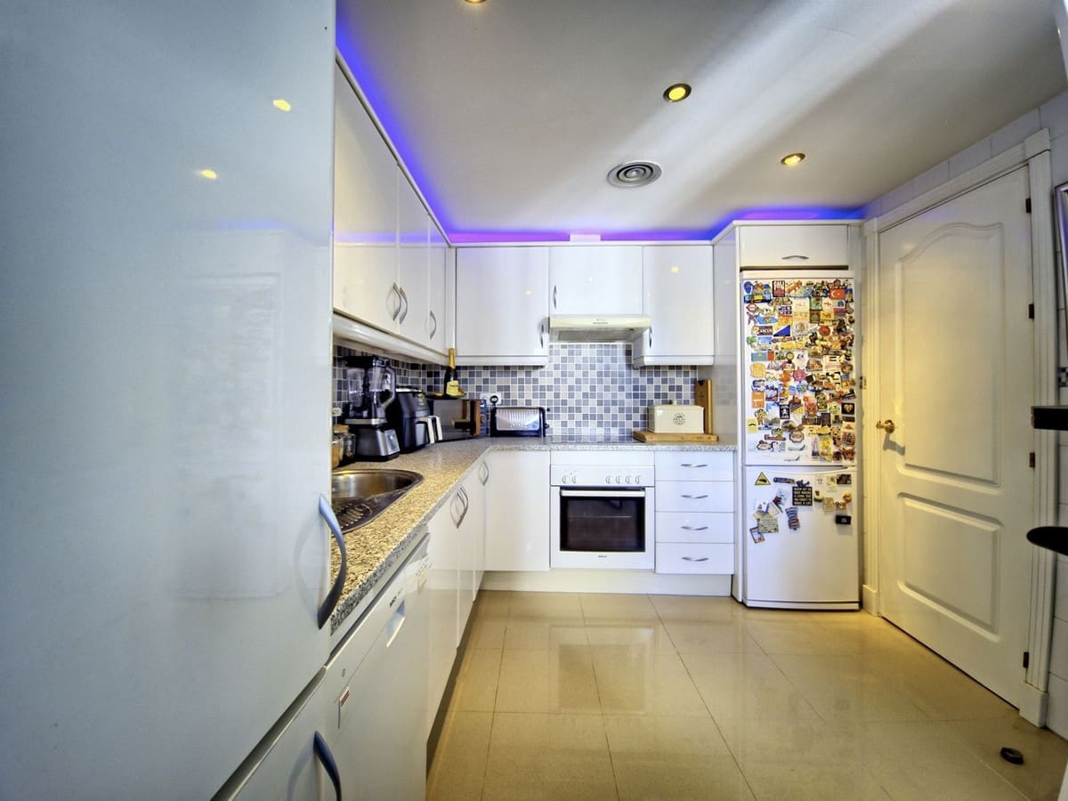 6 slaapkamer Huis te koop in Nueva Andalucia met zwembad - € 899.999 (Ref: 9558726)