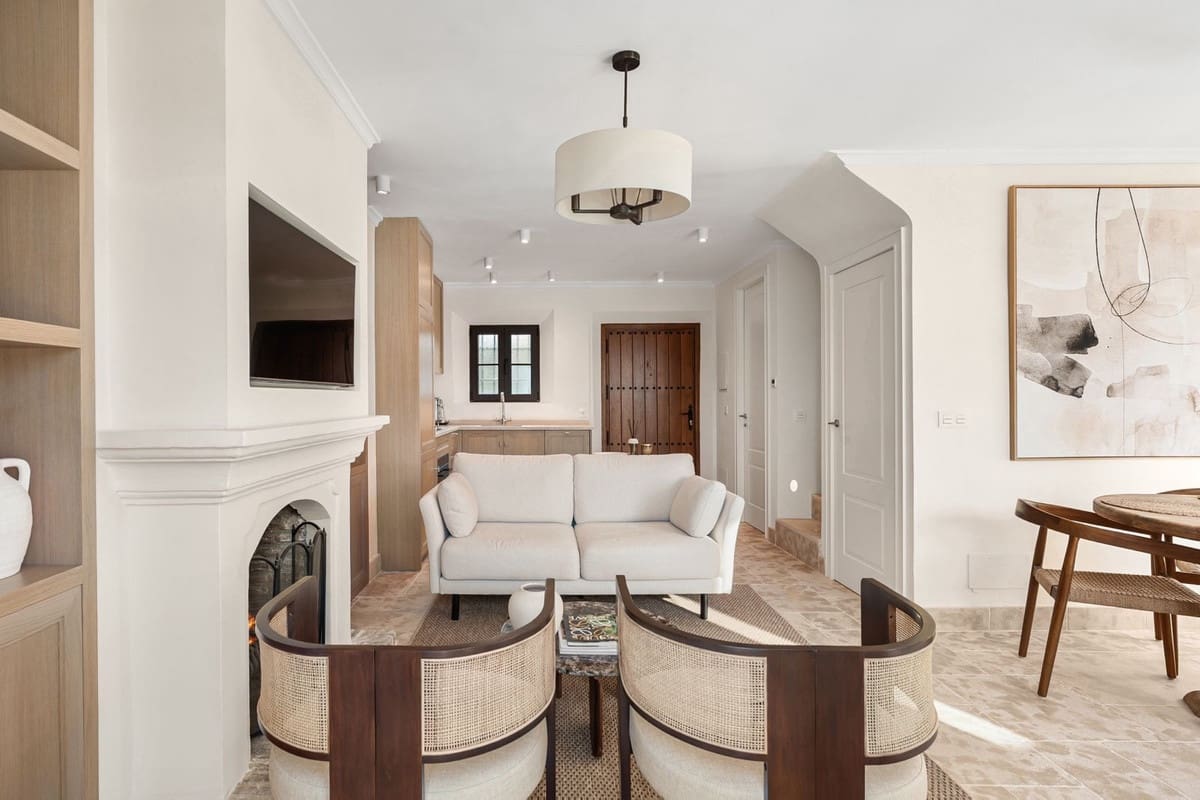 2 slaapkamer Huis te koop in Nueva Andalucia met zwembad - € 795.000 (Ref: 9558728)