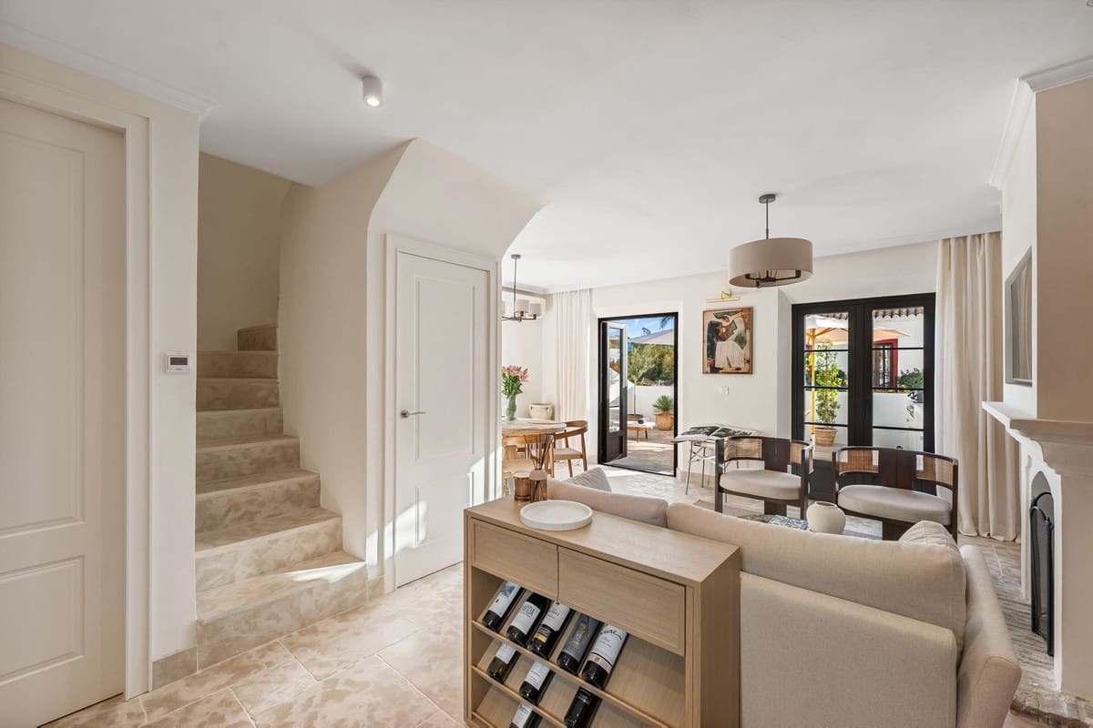 2 slaapkamer Huis te koop in Nueva Andalucia met zwembad - € 795.000 (Ref: 9558728)