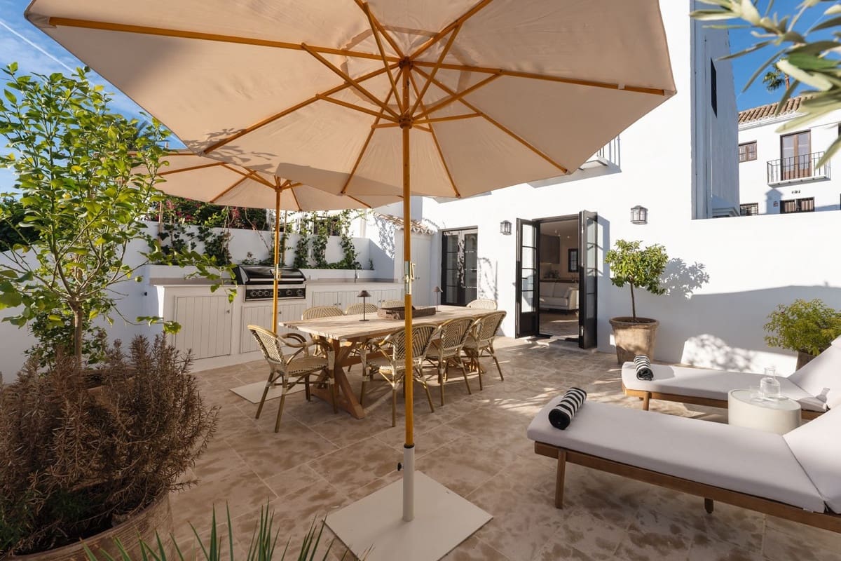 2 slaapkamer Huis te koop in Nueva Andalucia met zwembad - € 795.000 (Ref: 9558728)