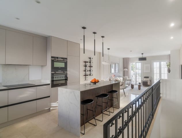 2 makuuhuone Omakotitalo myytävänä paikassa Nueva Andalucia, Marbella mukana uima-altaan - 730 000 € (Ref: 9558731)