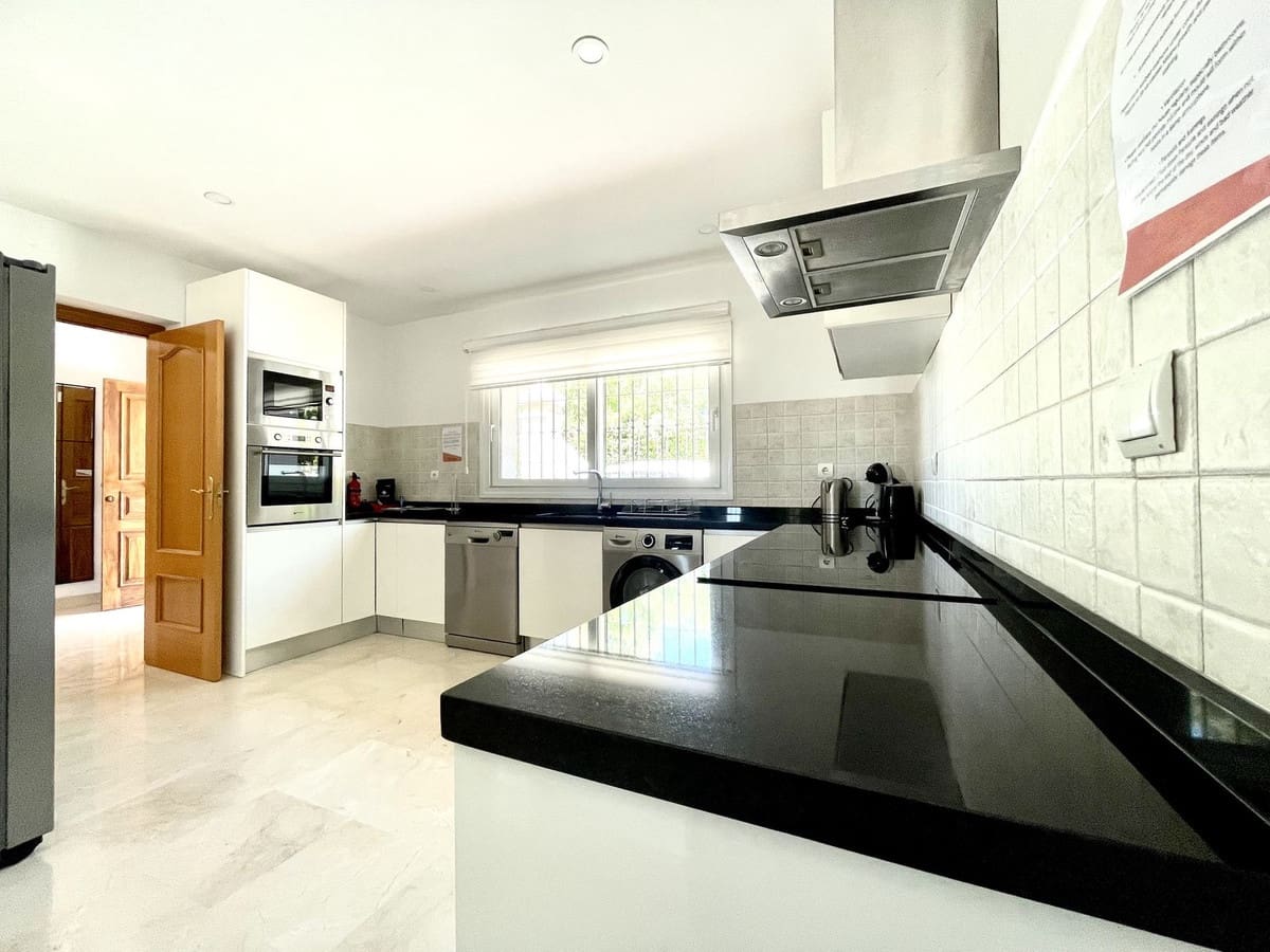 4 Zimmer Villa zu verkaufen in Mijas Golf mit Pool Garage - 999.999 € (Ref: 9562084)