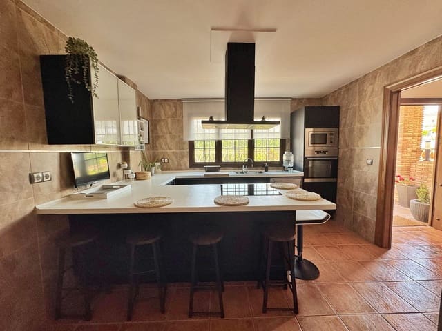 3 soveværelse Villa til salg i Mijas med swimmingpool garage - € 769.000 (Ref: 9562174)