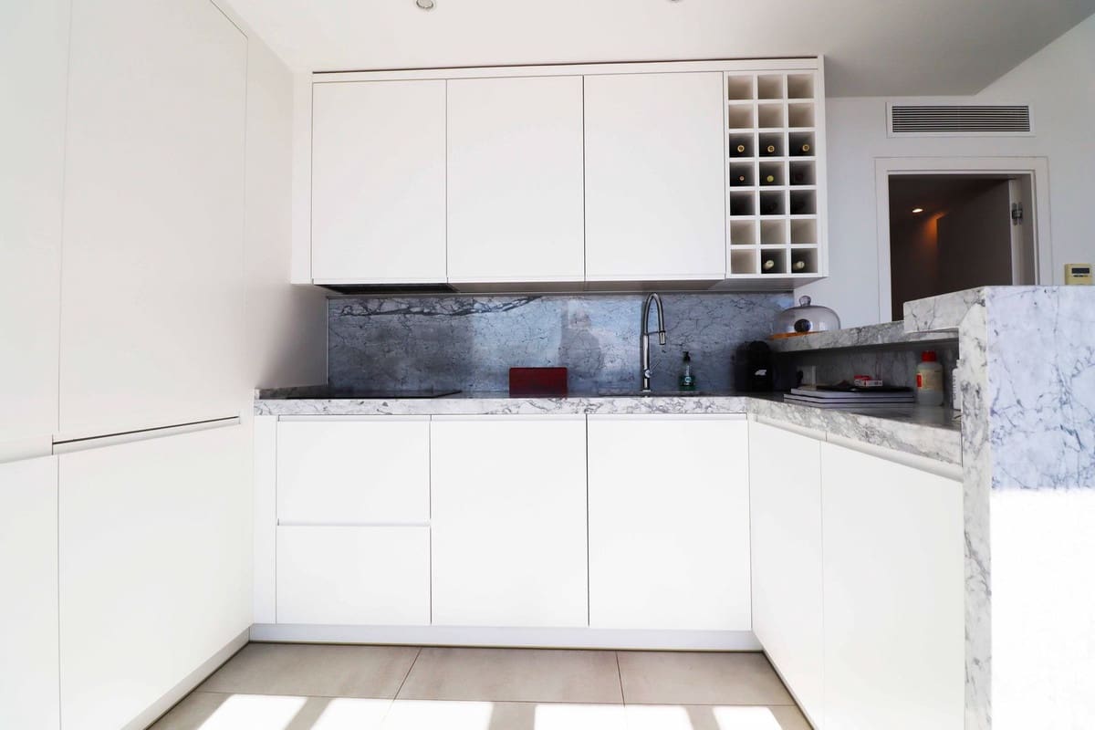 5 bedroom Villa for sale in La Cala de Mijas with pool garage - € 1,450,000 (Ref: 9562178)