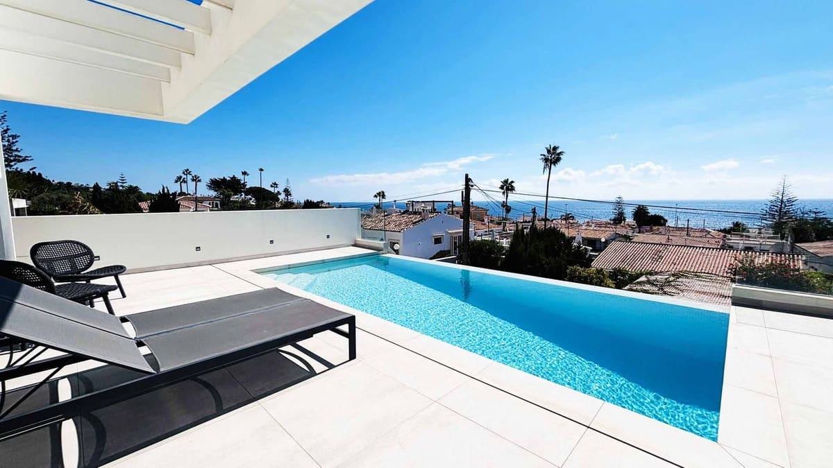 5 bedroom Villa for sale in La Cala de Mijas with pool garage - € 1,450,000 (Ref: 9562178)