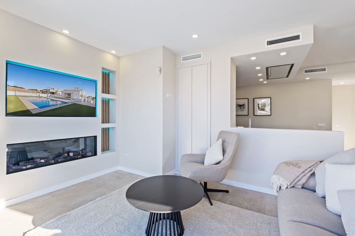 5 sypialnia Willa na sprzedaż w El Faro z basenem garażem - 849 999 € (Ref: 9566523)