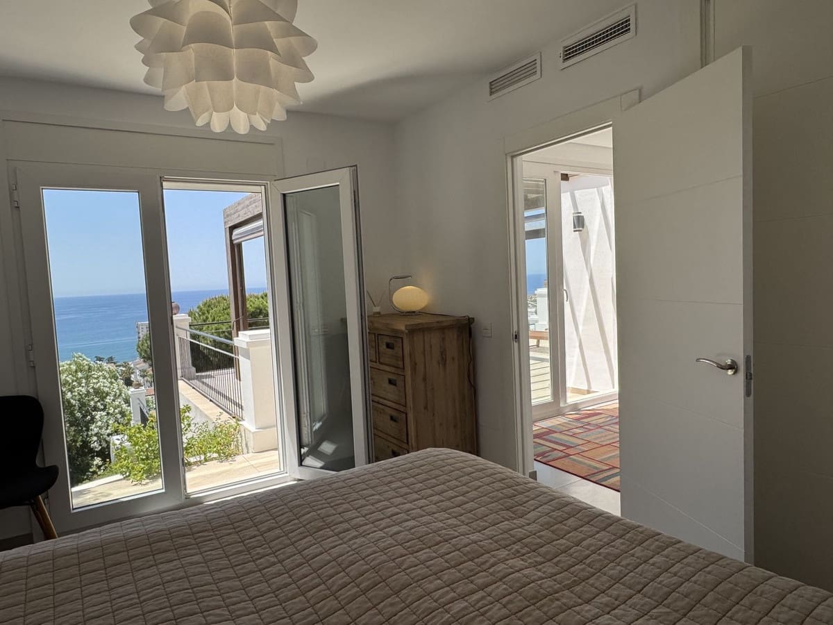 4 soverom Villa til salgs i Riviera del Sol med svømmebasseng garasje - € 1 750 000 (Ref: 9566686)