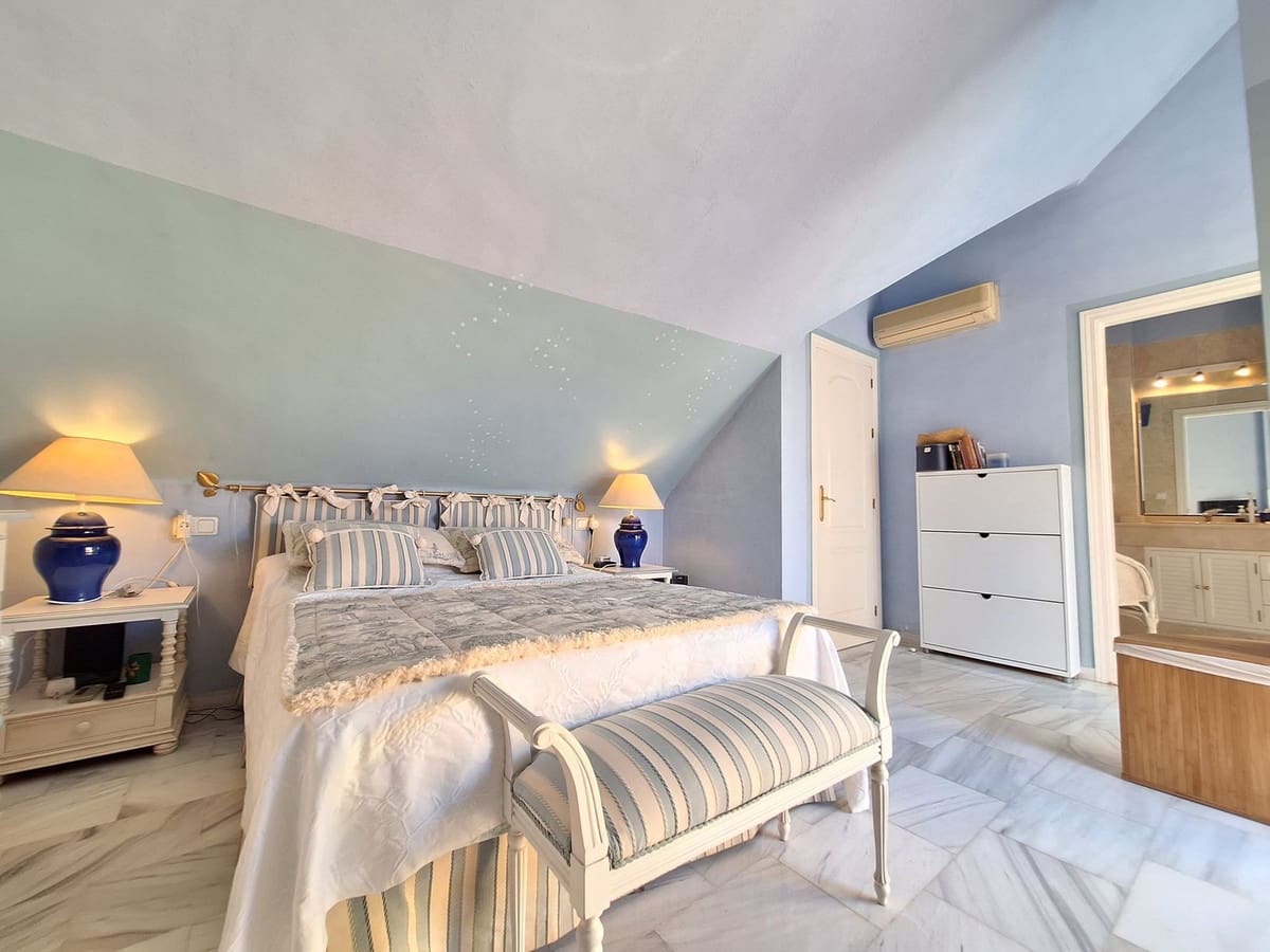 2 quarto Penthouse para venda em Elviria com piscina garagem - 650 000 € (Ref: 9569319)