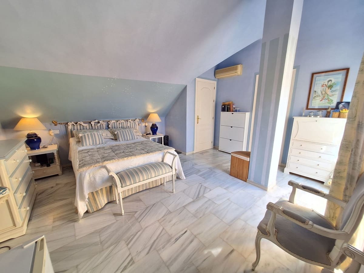 2 quarto Penthouse para venda em Elviria com piscina garagem - 650 000 € (Ref: 9569319)