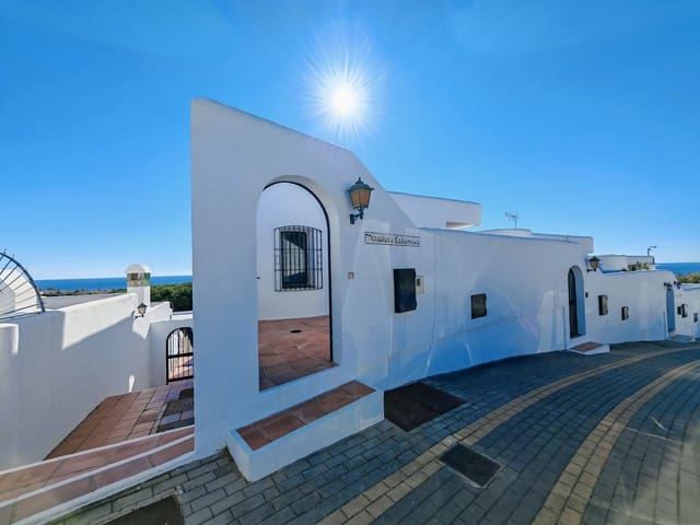 2 makuuhuone Omakotitalo myytävänä paikassa Cabopino, Marbella mukana uima-altaan - 750 000 € (Ref: 9569575)