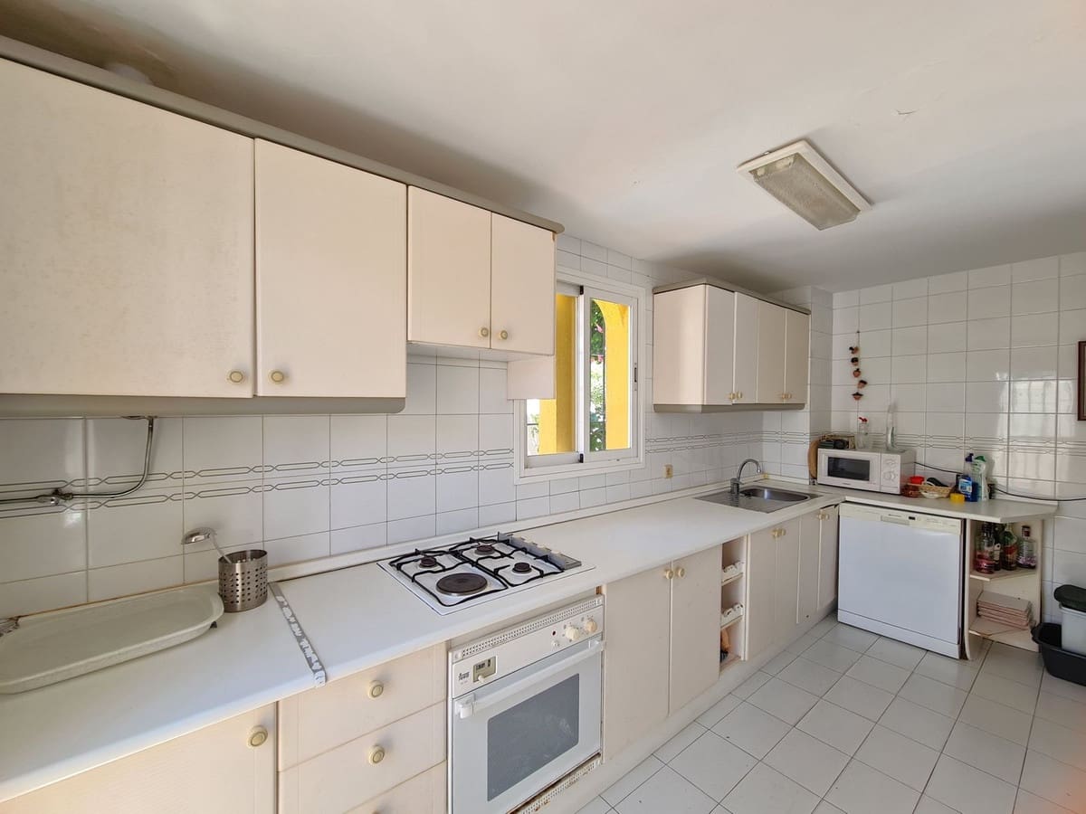 3 makuuhuone Omakotitalo myytävänä paikassa Bahia de Casares mukana uima-altaan - 650 000 € (Ref: 9569577)