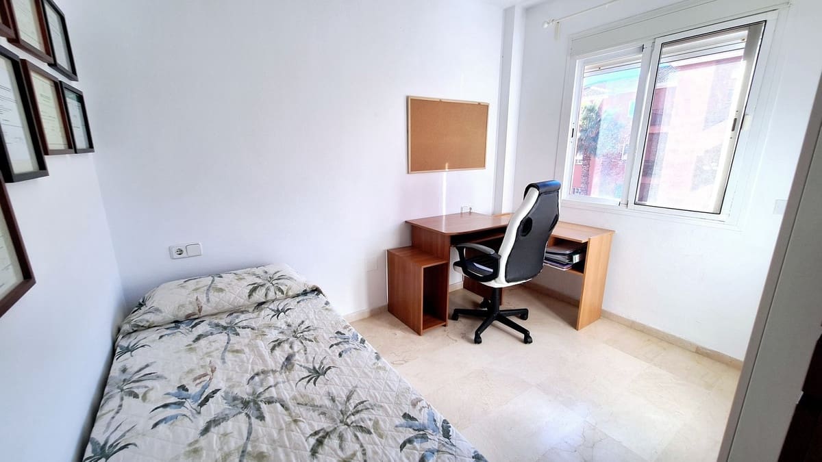 2 slaapkamer Appartement te koop in La Duquesa / Puerto de la Duquesa met zwembad - € 235.000 (Ref: 9575143)