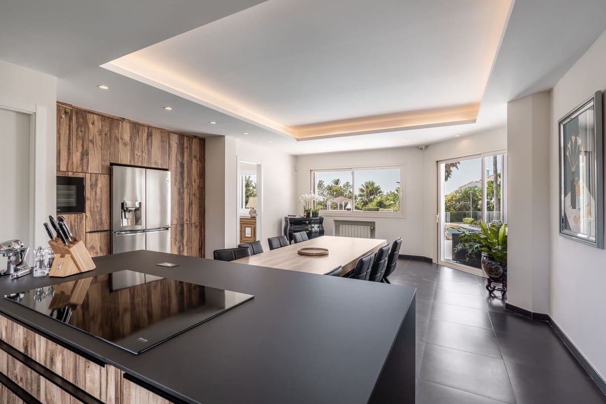 6 quarto Moradia para venda em El Paraiso com piscina - 2 350 000 € (Ref: 9575381)