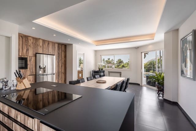 6 quarto Moradia para venda em El Paraiso, Estepona com piscina - 2 350 000 € (Ref: 9575381)